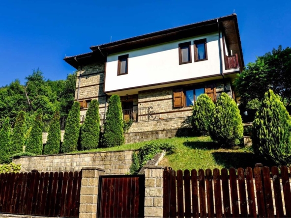 Къща в с. Голям извор, Област Ловеч - 200 кв.м за 1550 €/кв.м - Снимка #1