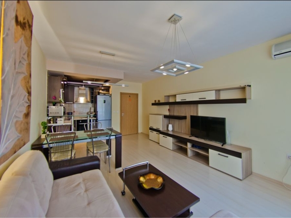 Дава се под наем Двустаен апартамент в Варна, Лятно кино Тракия - 65 кв.м за 561 € - Снимка #1