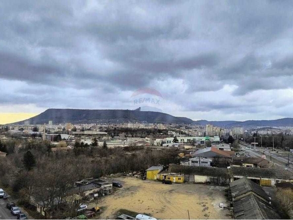 Двустаен апартамент в Шумен, Тракия - 70 кв.м за 1096 €/кв.м - Снимка #1