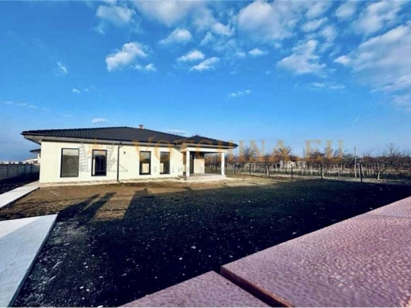 Къща в с. Соколово, Област Добрич - 134 кв.м за 1318 €/кв.м - Снимка #1