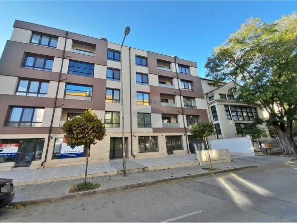 Многостаен апартамент в Шумен, Математическа гимназия - 141 кв.м за 1412 €/кв.м - Снимка #1