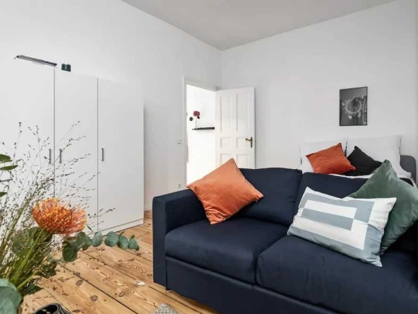 Дава се под наем Двустаен апартамент в София, Център - 55 кв.м за 408 € - Снимка #1