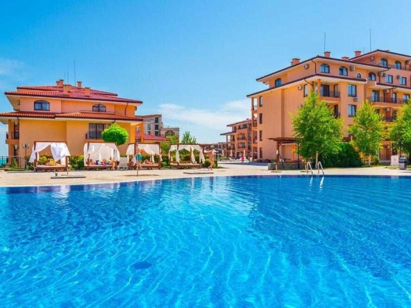 Дава се под наем Двустаен апартамент в Свети Влас - 60 кв.м за 66.3 € - Снимка #1