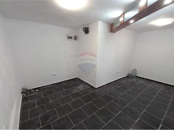 Офис в Разград, Бели Лом - 14 кв.м за 2368 €/кв.м - Снимка #1