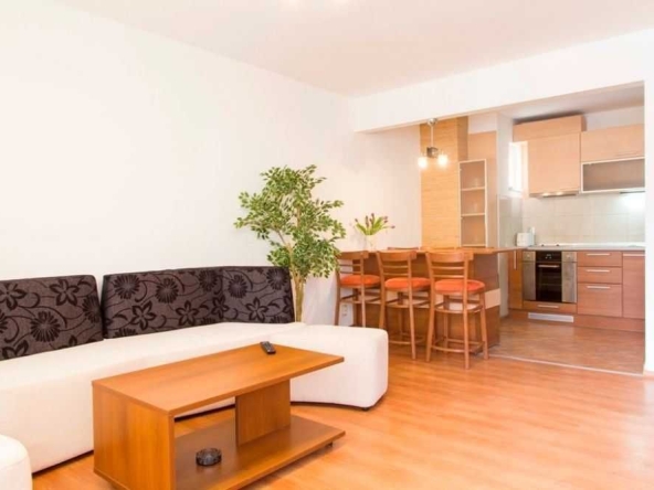 Двустаен апартамент в София, Център - 65 кв.м за 2616 €/кв.м - Снимка #1