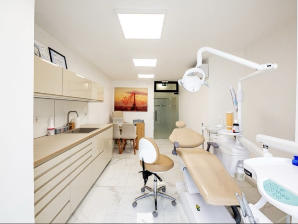 Дава се под наем Офис в Пловдив, Каменица 1 - 40 кв.м за 408 € - Снимка #1