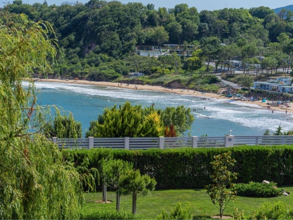 Дава се под наем Двустаен апартамент в Черноморец - 70 кв.м за 561 € - Снимка #1