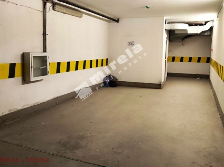 Дава се под наем Гараж / Паркомясто в София, Витоша - 20 кв.м за 102 € - Снимка #1