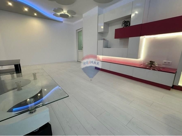 Двустаен апартамент в Варна, Цветен квартал - 61 кв.м за 2378 €/кв.м - Снимка #1