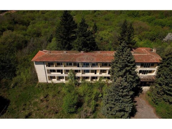 Хотел в Шумен, Пазара - 1614 кв.м за 191 €/кв.м - Снимка #1