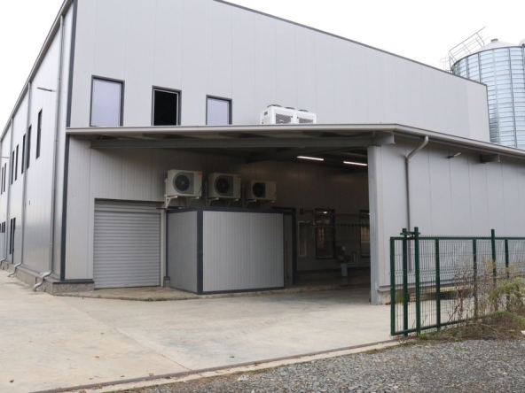 Промишлена сграда в Стара Загора, ОРБ - 3360 кв.м за 236 €/кв.м - Снимка #1