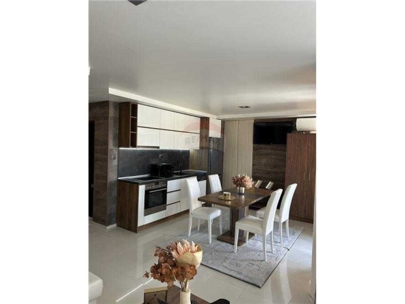 Тристаен апартамент в Шумен, Математическа гимназия - 117 кв.м за 1411 €/кв.м - Снимка #1