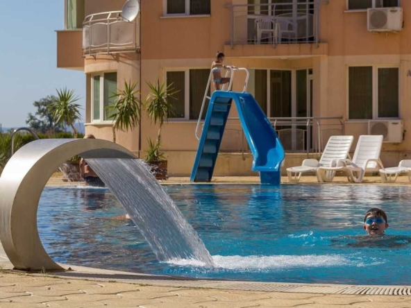 Хотел в к.к. Слънчев бряг - 2796 кв.м за 602 €/кв.м - Снимка #1