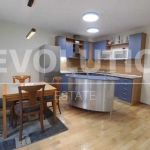 Дава се под наем Тристаен апартамент в Варна, Център - 115 кв.м за 498.27 € - Снимка #1