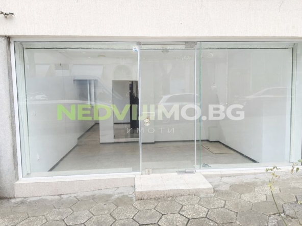 Дава се под наем Магазин в Варна, Гръцка махала - 35 кв.м за 896.58 € - Снимка #1