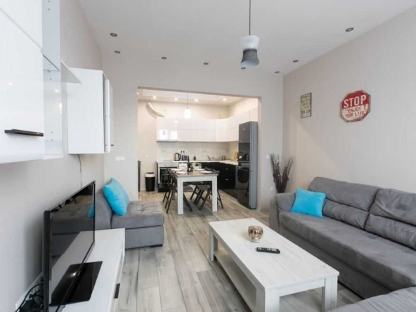 Тристаен апартамент в София, Център - 90 кв.м за 1247 €/кв.м - Снимка #1