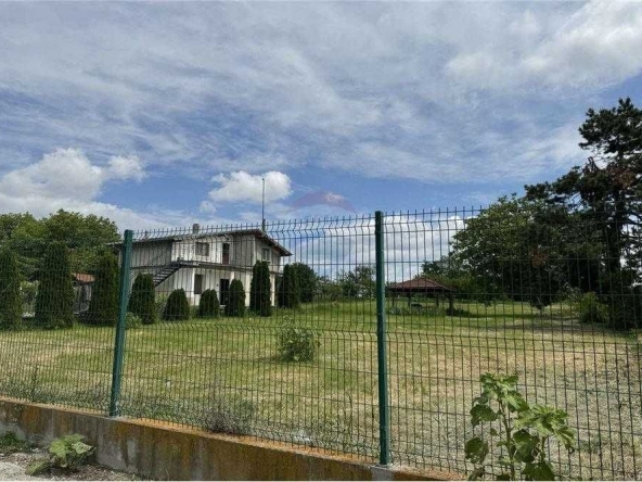 Парцел в Шумен, Пазара - 7612 кв.м за 79 €/кв.м - Снимка #1