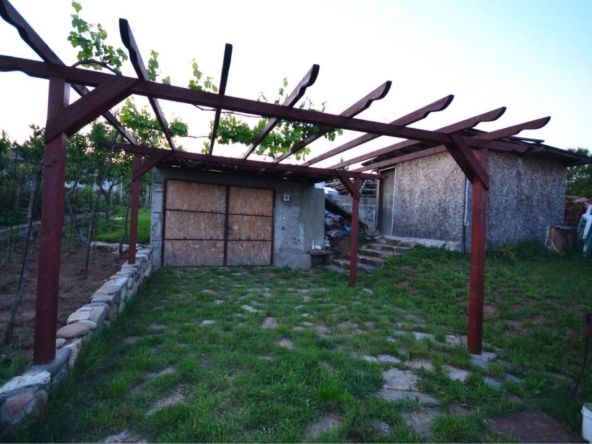 Къща в с. Равадиново, Област Бургас - 400 кв.м за 134 €/кв.м - Снимка #1
