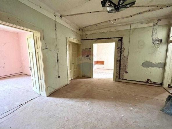 Тристаен апартамент в Русе, Център - 162 кв.м за 519 €/кв.м - Снимка #1