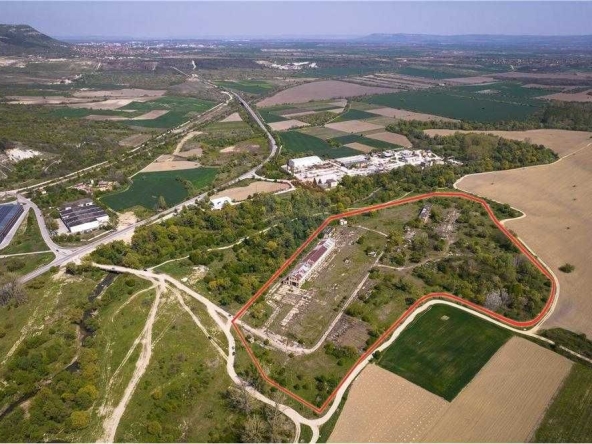 Промишлена сграда в с. Хан Крум, Област Шумен - 84102 кв.м за 42 €/кв.м - Снимка #1