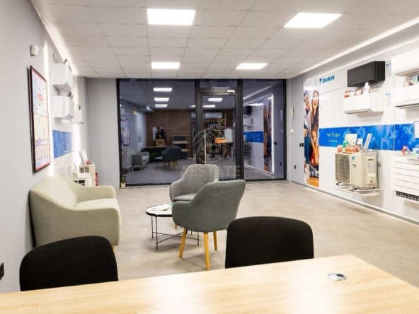 Магазин в Плевен, Сторгозия - 82 кв.м за 1163 €/кв.м - Снимка #1