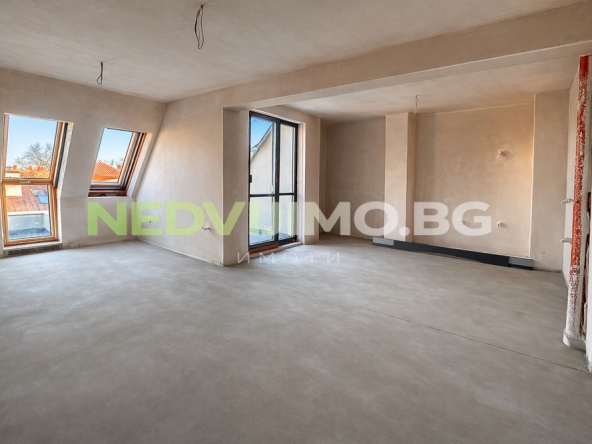 Четиристаен апартамент в Варна, Окръжна болница - 184 кв.м за 969 €/кв.м - Снимка #1