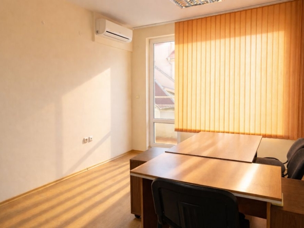 Дава се под наем Офис в Варна, Лятно кино Тракия - 25 кв.м за 248.88 € - Снимка #1