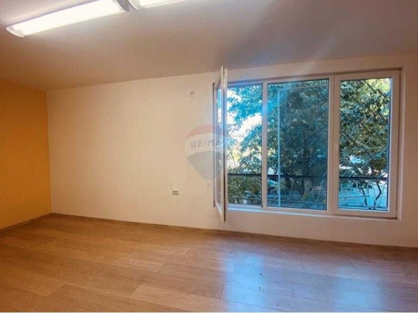 Дава се под наем Офис в Шумен, Център - 40 кв.м за 153 € - Снимка #1