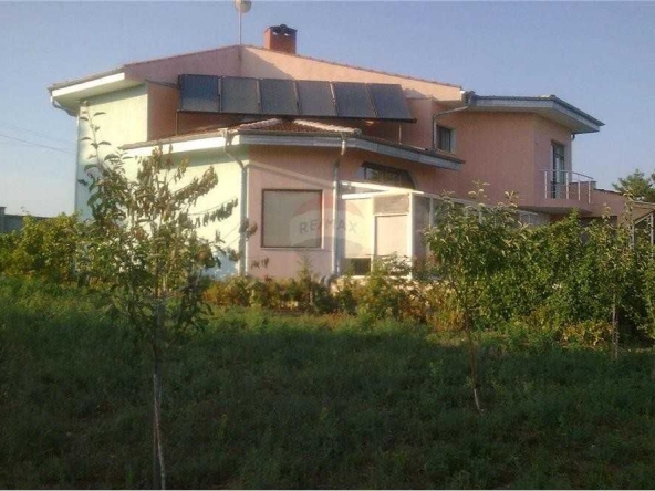 Къща в с. Червена вода, Област Русе - 360 кв.м за 864 €/кв.м - Снимка #1