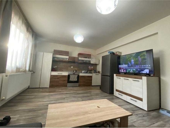 Тристаен апартамент в Шумен, Център - 74 кв.м за 1659 €/кв.м - Снимка #1