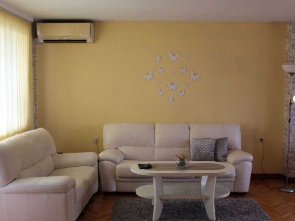 Дава се под наем Тристаен апартамент в Пловдив, Въстанически - 120 кв.м за 325 € - Снимка #1