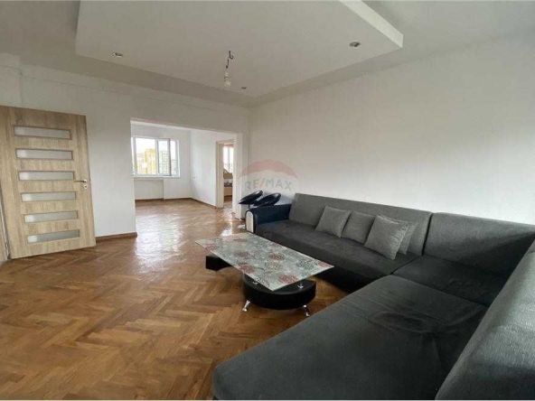 Тристаен апартамент в Шумен, Пазара - 77 кв.м за 1822 €/кв.м - Снимка #1
