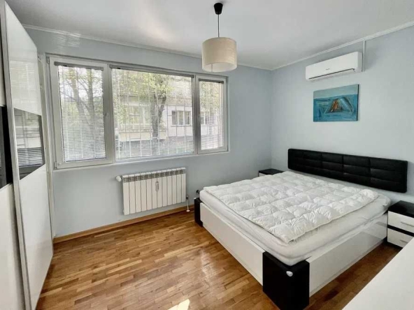 Дава се под наем Тристаен апартамент в София, Център - 85 кв.м за 1000 € - Снимка #1