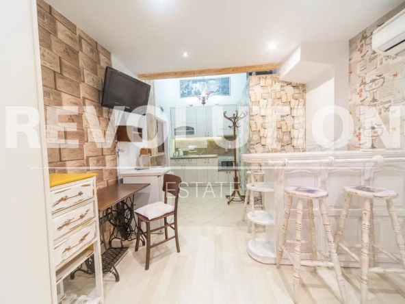 Дава се под наем Едностаен апартамент в Варна, Център - 40 кв.м за 618.12 € - Снимка #1