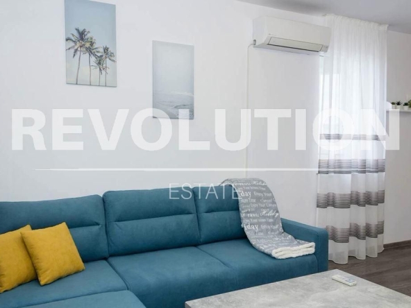 Дава се под наем Двустаен апартамент в Варна, Център - 61 кв.м за 698.19 € - Снимка #1