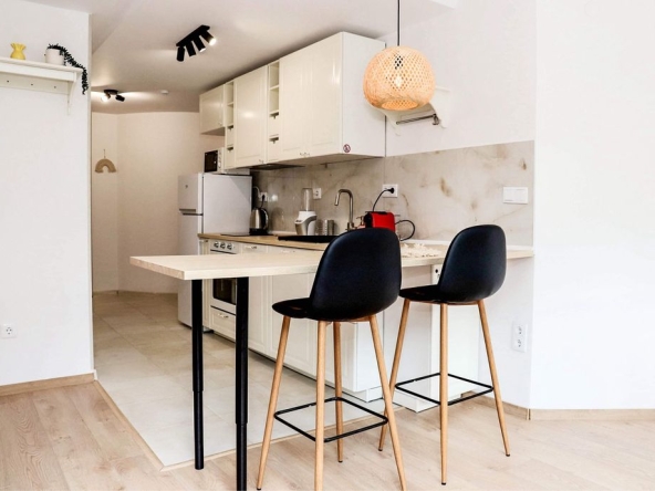 Дава се под наем Едностаен апартамент в Благоевград, Идеален център - 56 кв.м за 459 € - Снимка #1