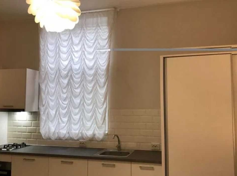 Дава се под наем  в Бургас, Славейков - 20 кв.м за 91.8 € - Снимка #1