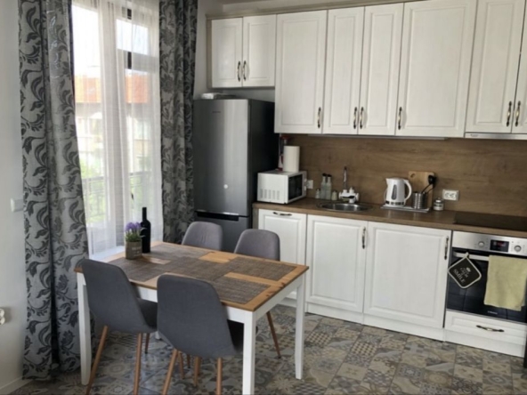 Двустаен апартамент в Бургас, Център - 74 кв.м за 3230 €/кв.м - Снимка #1