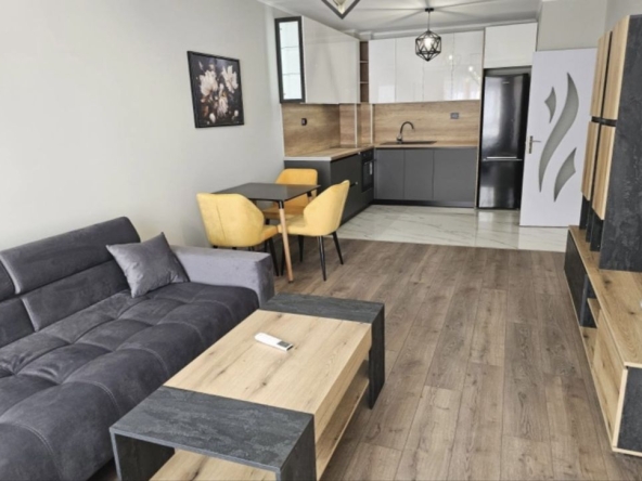 Дава се под наем Двустаен апартамент в Русе, Дружба 1 - 65 кв.м за 341.7 € - Снимка #1