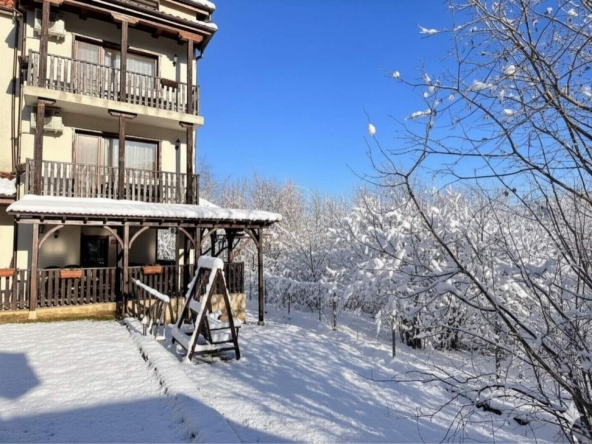 Хотел в с. Орешак, Област Ловеч - 970 кв.м за 237 €/кв.м - Снимка #1