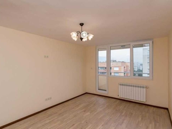 Тристаен апартамент в София, Младост 1 - 80 кв.м за 2000 €/кв.м - Снимка #1