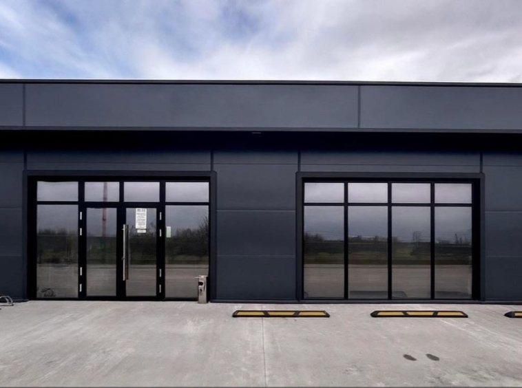 Дава се под наем Магазин в Раковски - 120 кв.м за 1196.97 € - Снимка #1