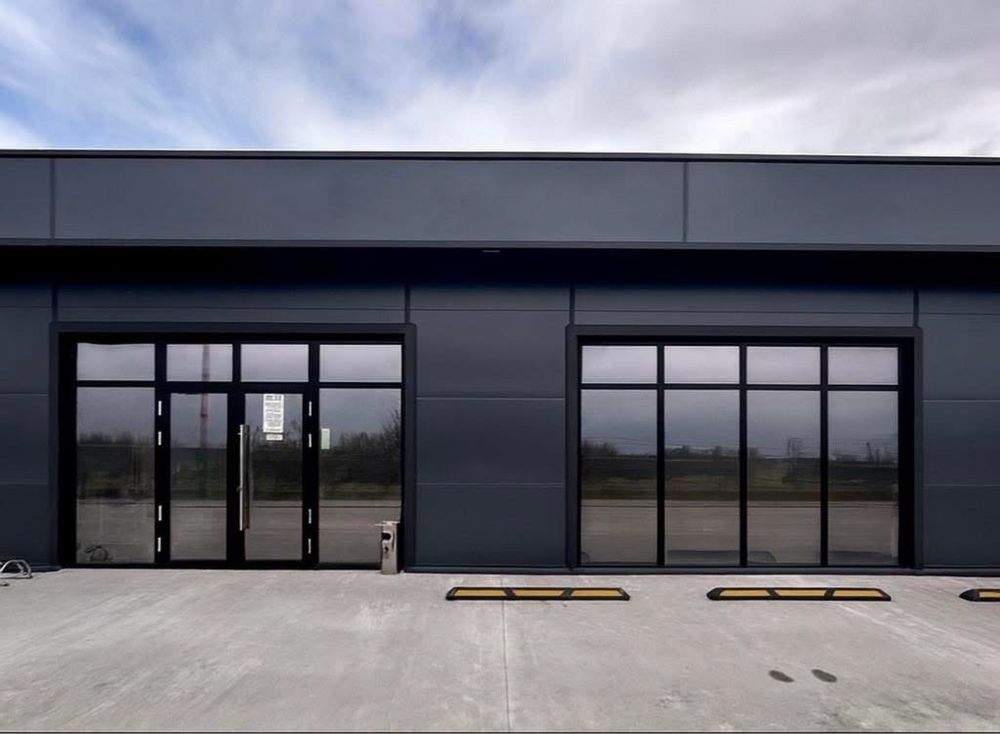 Дава се под наем Магазин в Раковски - 120 кв.м за 1196.97 € - Снимка #1