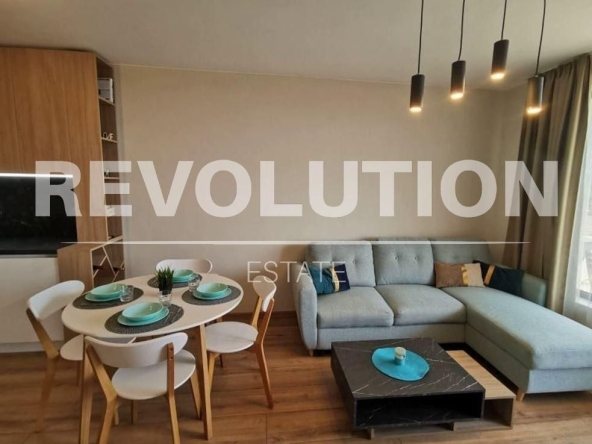 Дава се под наем Двустаен апартамент в к.к. Св.Св. Константин и Елена - 67 кв.м за 648.21 € - Снимка #1