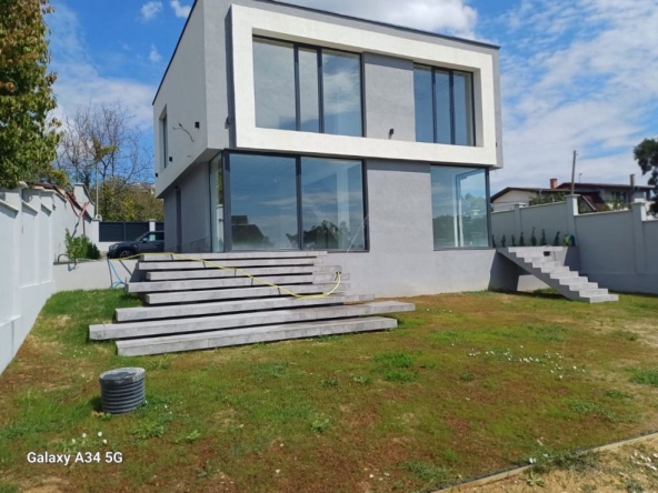 Къща в Варна, Базар Левски - 225 кв.м за 1996 €/кв.м - Снимка #1