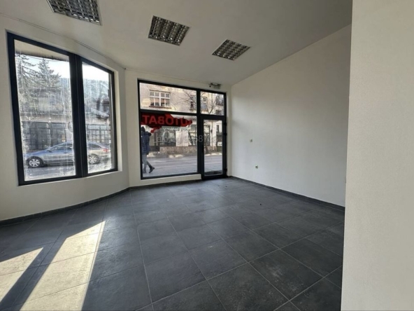 Дава се под наем Магазин в с. Ясенково, Област Шумен - 40 кв.м за 255 € - Снимка #1