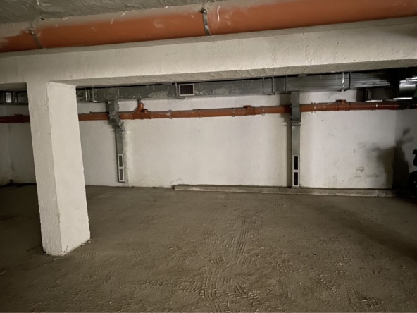 Дава се под наем Гараж / Паркомясто в Варна, Цветен квартал - 14 кв.м за 61.2 € - Снимка #1