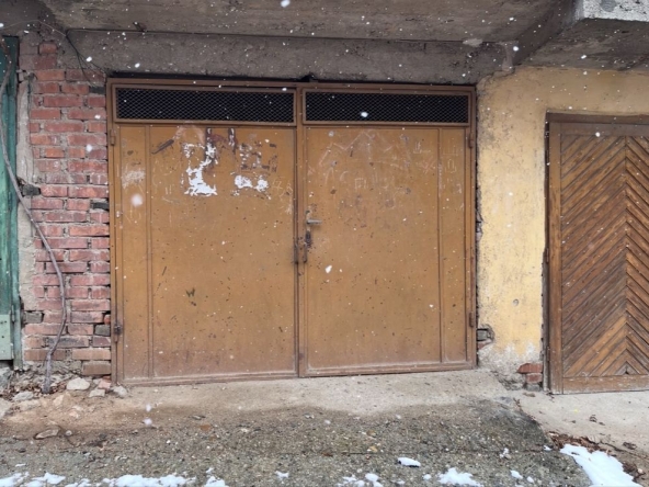 Дава се под наем Гараж / Паркомясто в Казанлък - 20 кв.м за 84.66 € - Снимка #1