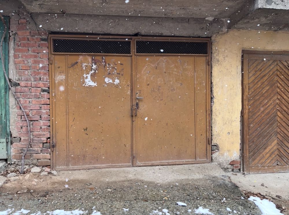 Дава се под наем Гараж / Паркомясто в Казанлък - 20 кв.м за 84.66 € - Снимка #1