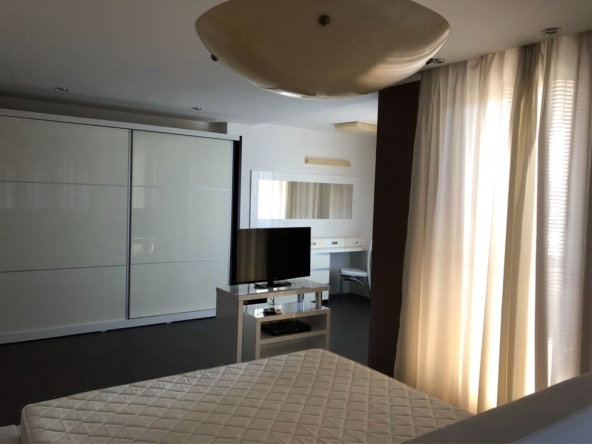 Дава се под наем Двустаен апартамент в Хасково, Център - 148 кв.м за 600 € - Снимка #1